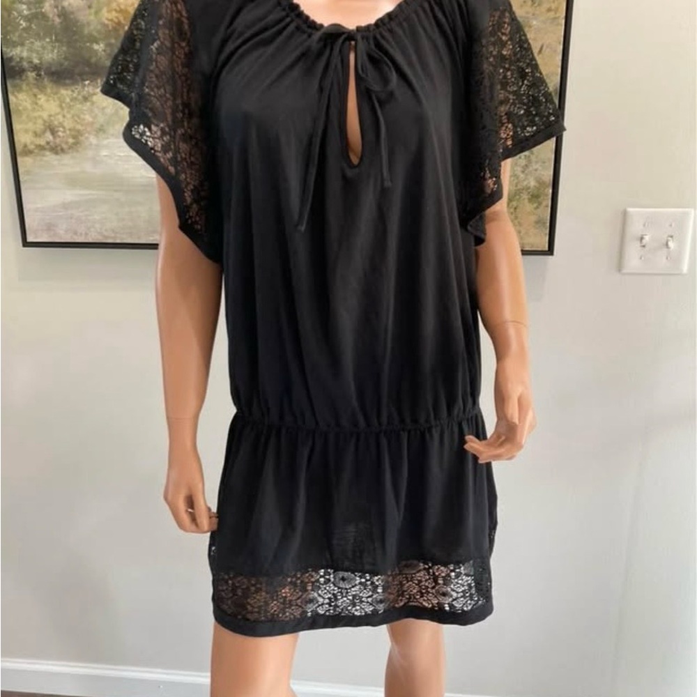 Converse One Star XL Black coverup also could be a great top with leggings lace